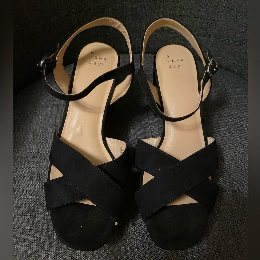 A new Day black heels size 8 1/2